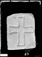 Четырехугольный камень с рельефным изображением КРЕСТА