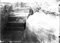 Слой засыпи в периболе у башни Зенона (XVII)