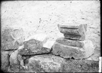 Архитектурные фрагменты профилированных наружных углов облицовки апсиды из раскопок храма на монастырском огороде