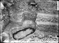 Раскопки у оранжереи? Могильная яма под городскими строительными остатками