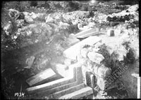 МАНГУП. Могилы к востоку за главной  апсидой базилики Брауна